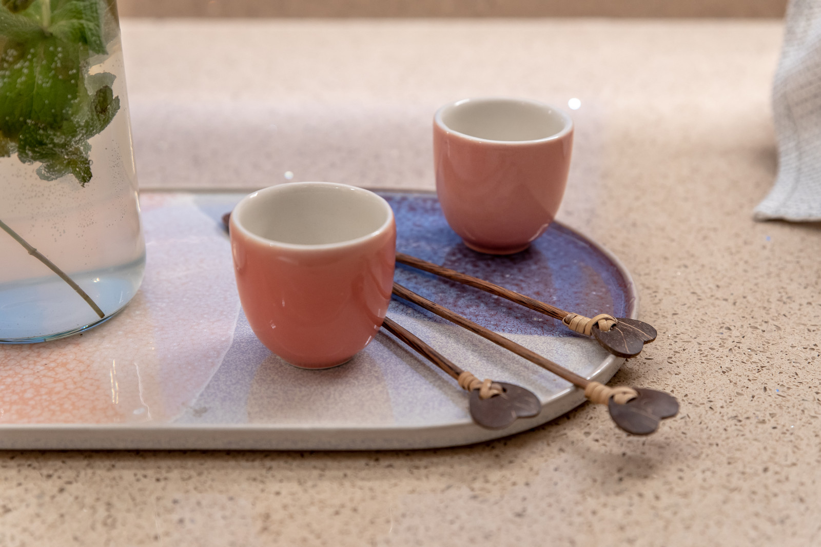 Тропическая кухня под цветком протеи