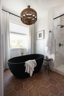 10 Stylish Spa-Like Bathtub Setups (10 photos)