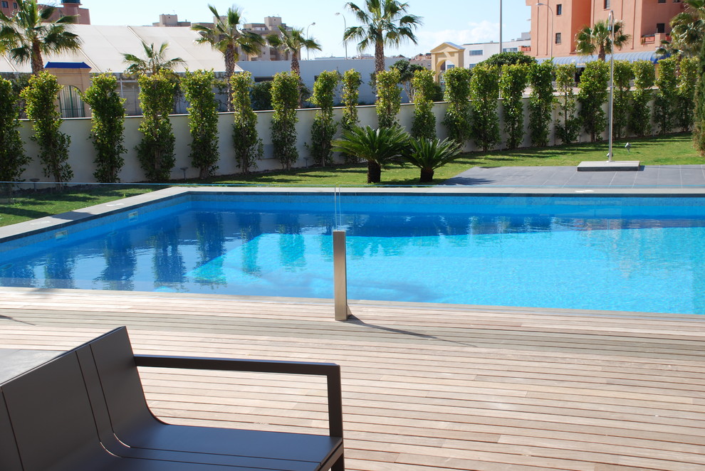 Diseño de casa de la piscina y piscina alargada actual extra grande rectangular