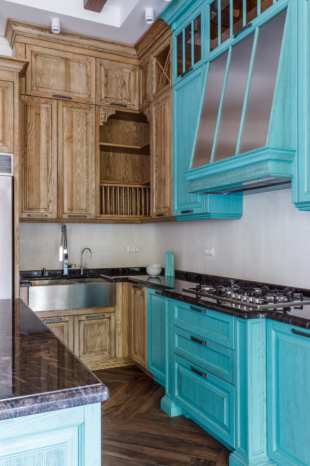 Кухня в бирюзовых оттенках