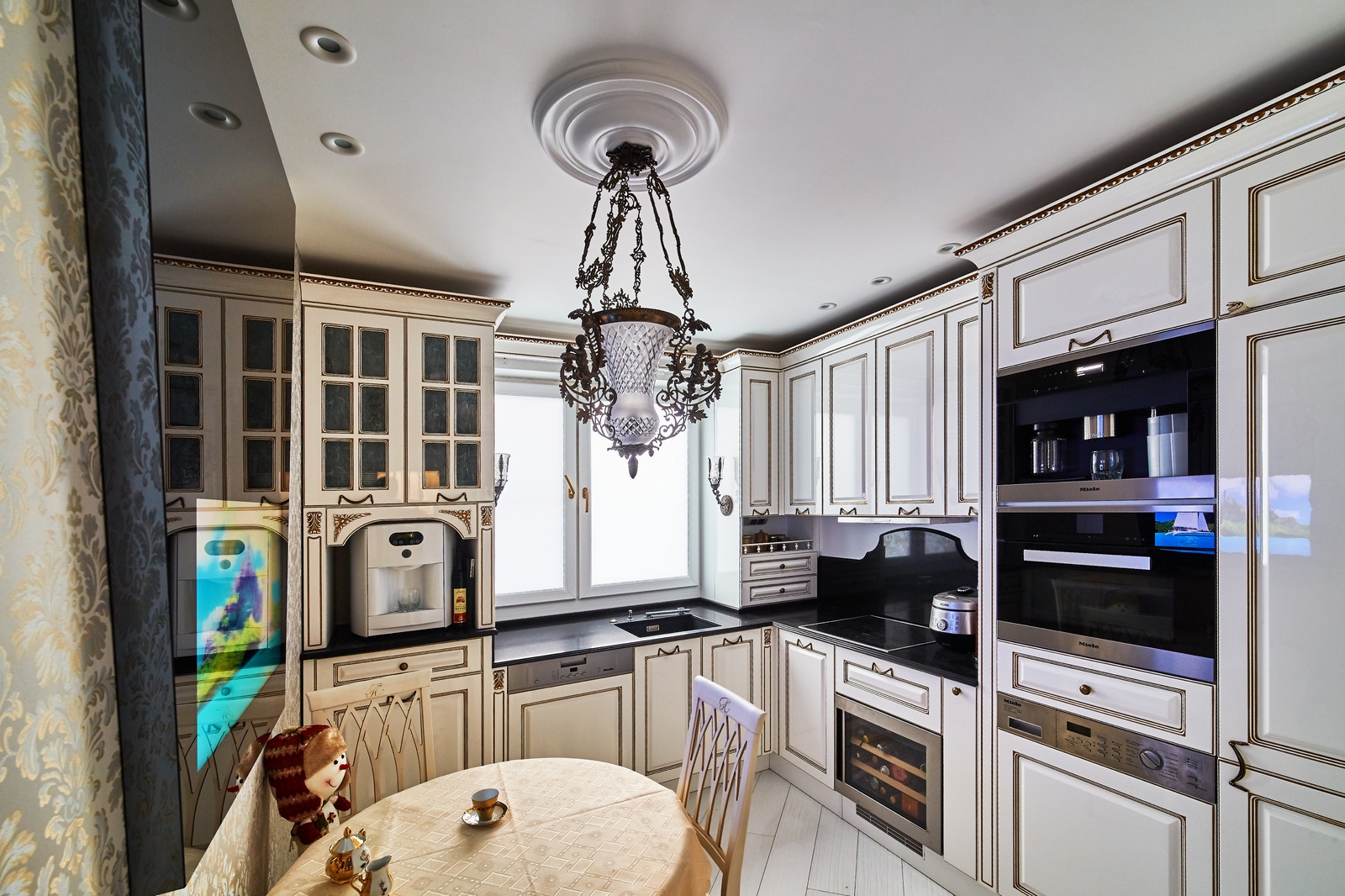 Дизайнерский телевизор на кухню