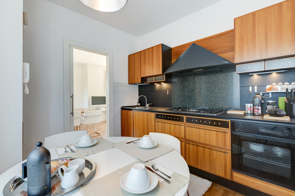 This is an example of a modern kitchen in Rome.