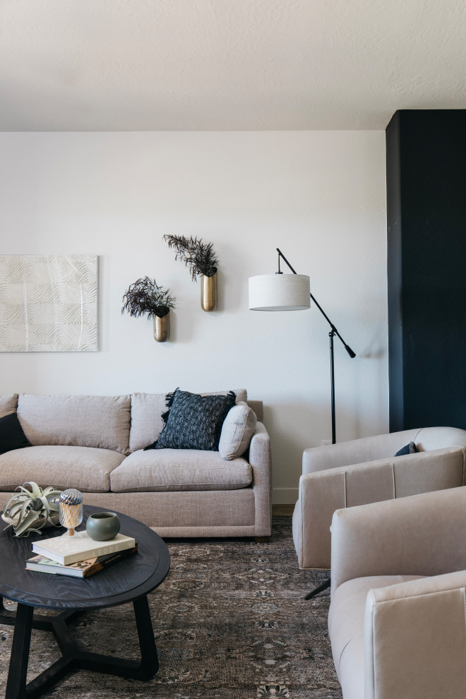 Home design - transitional home design idea in Phoenix