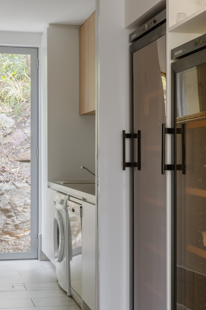 Inspiration for a contemporary laundry room in Newcastle - Maitland.
