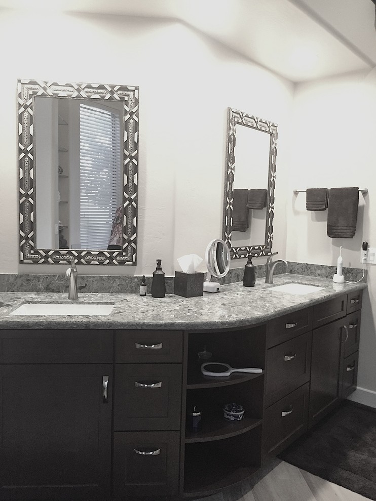 Transitional home design photo in Phoenix