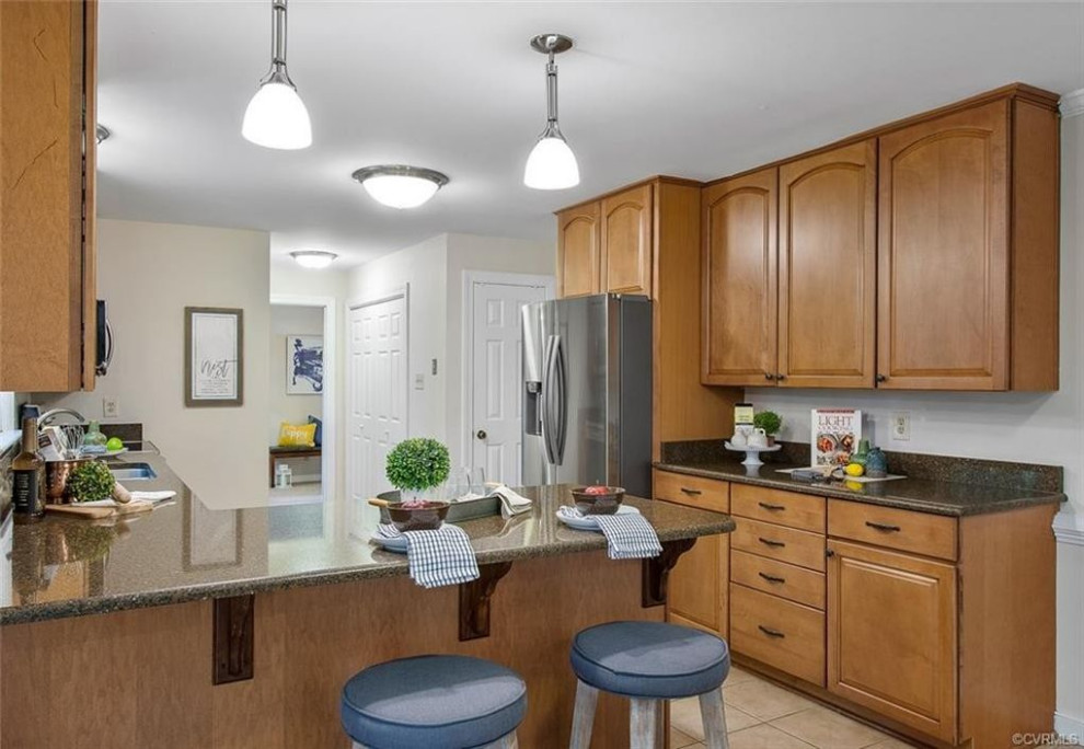 Example of a transitional kitchen design in Richmond