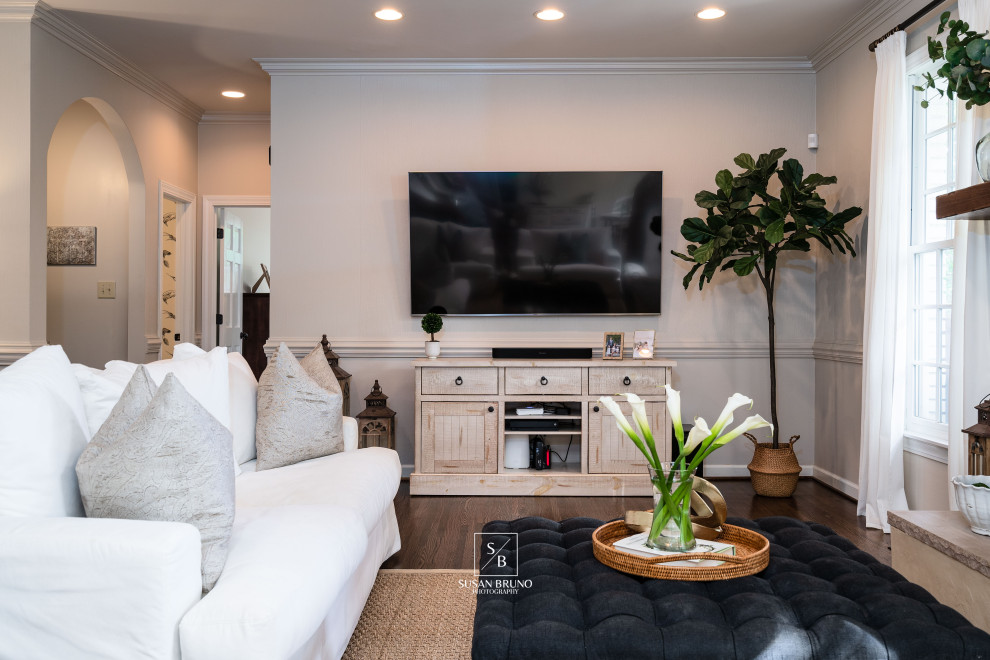 Inspiration for a transitional home design remodel in Birmingham