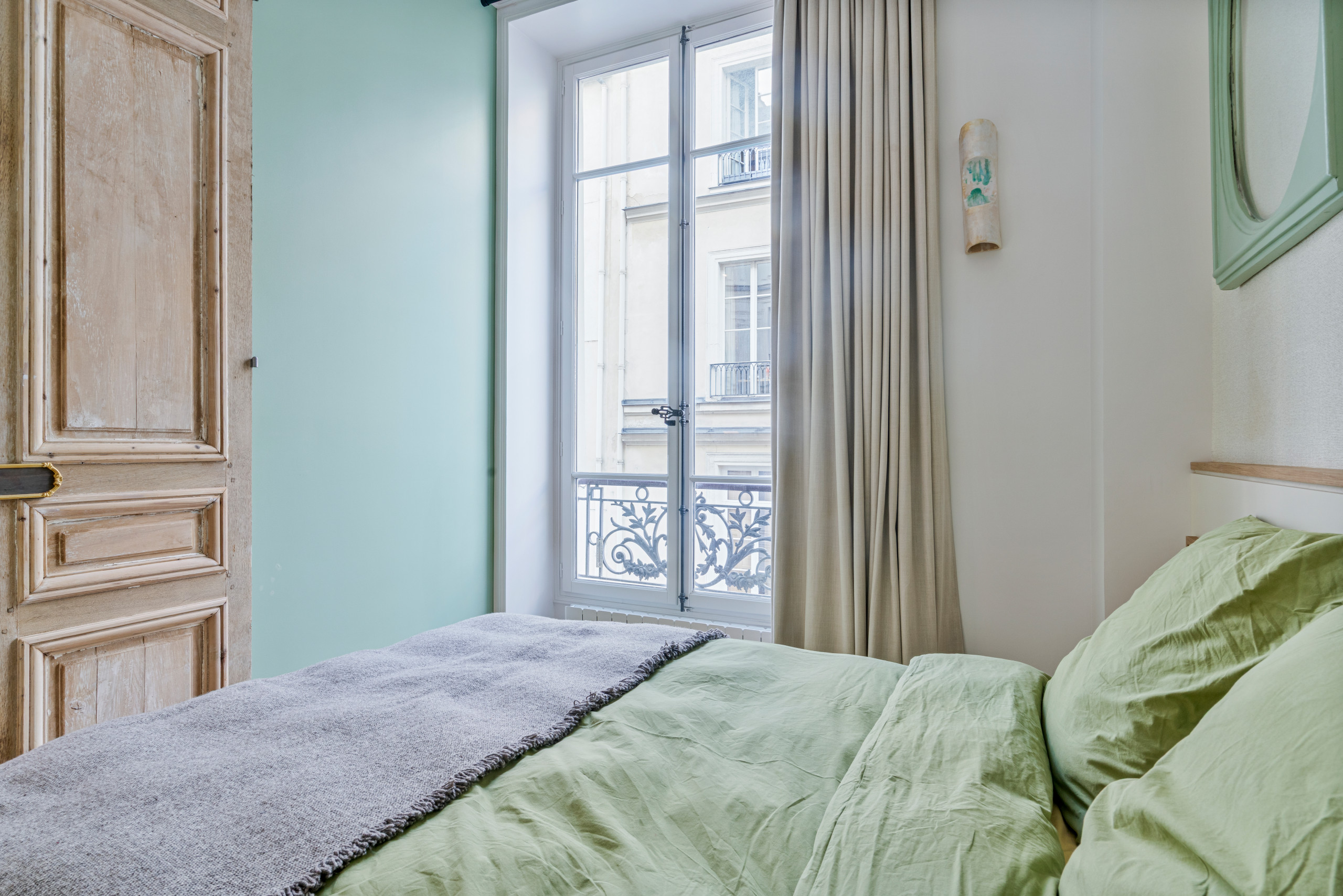 30m² dans le 7ème : l'art de repousser les murs