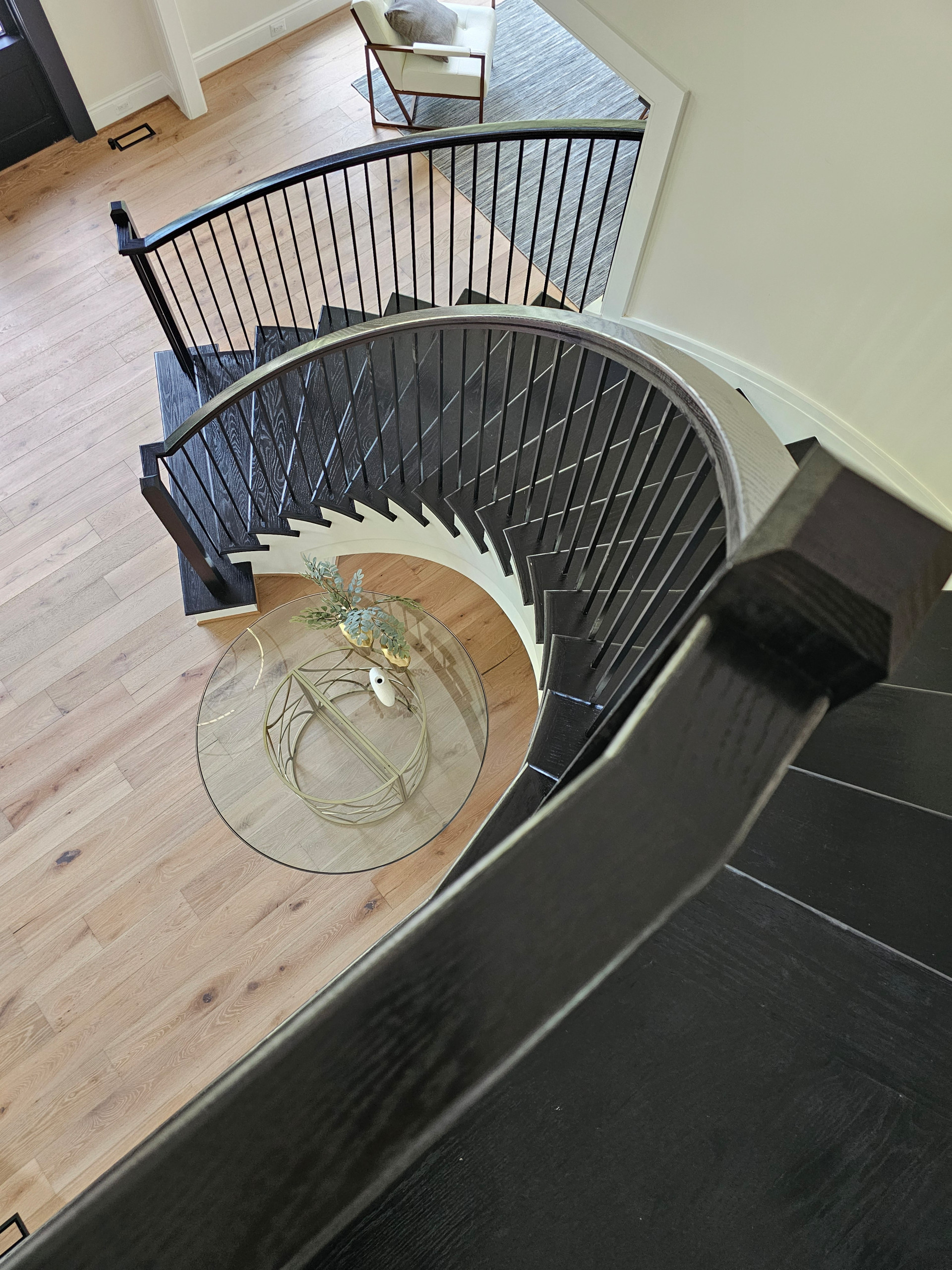 Elegant Curve Elevates Modern Design, Mclean, VA 22101
