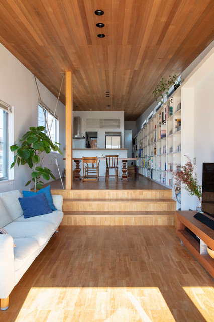 NARROW HOUSE contemporary-vardagsrum