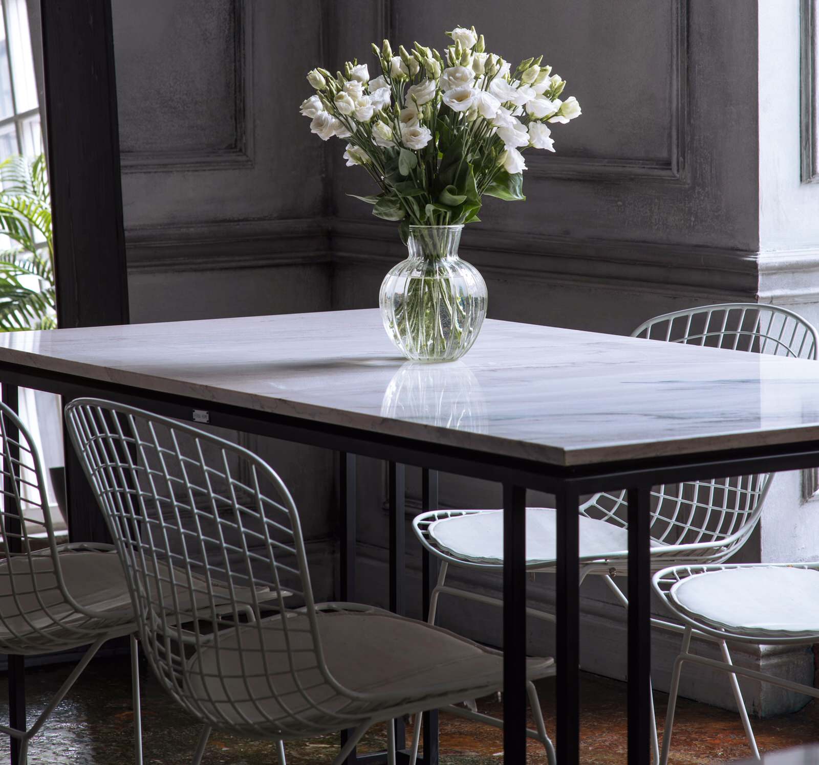 Изготовление на заказ столов и консолей