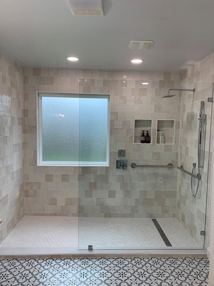 Inspiration for a transitional home design remodel in Austin