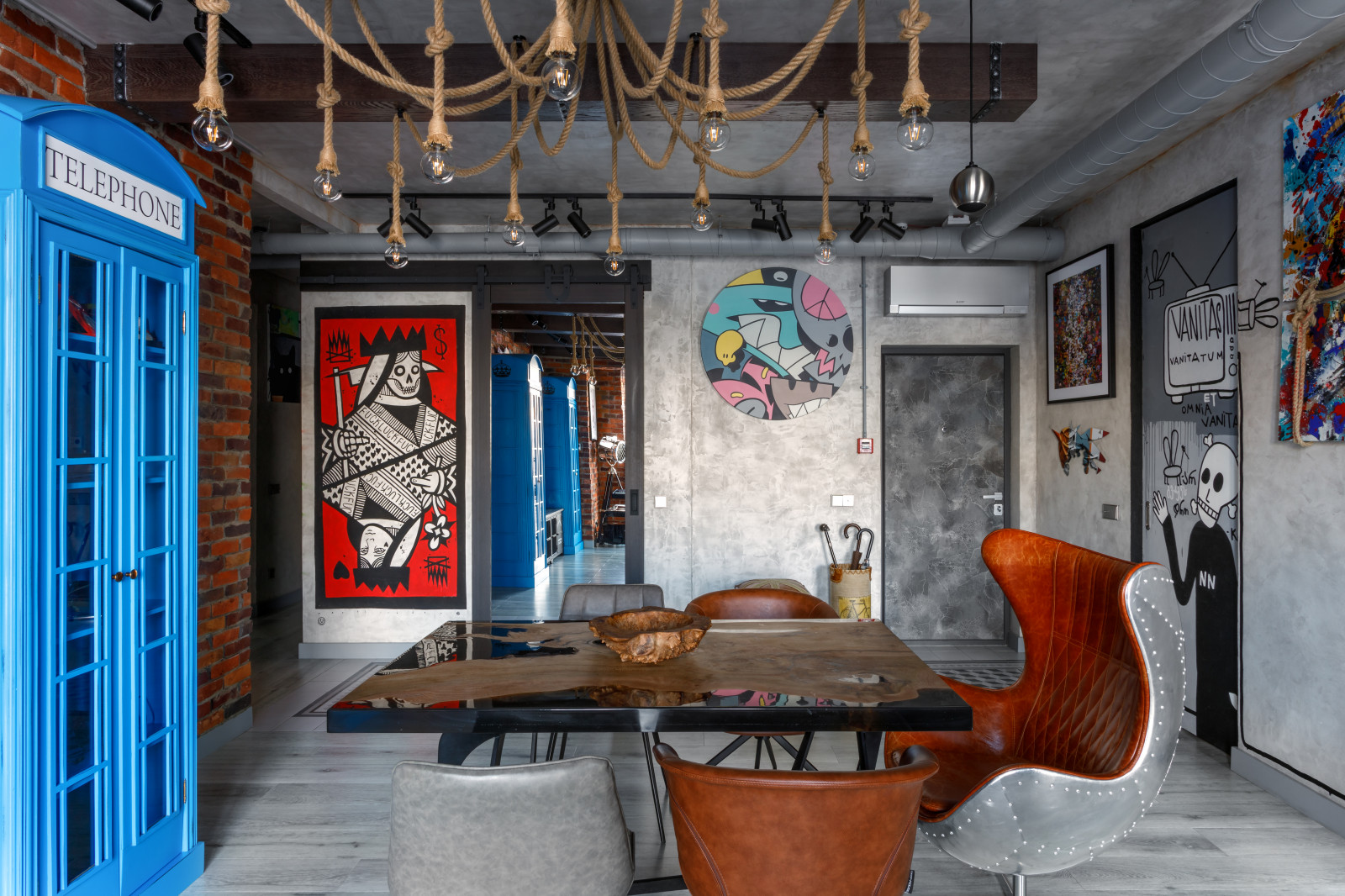 Яркий лофт для ценителя современного искусства