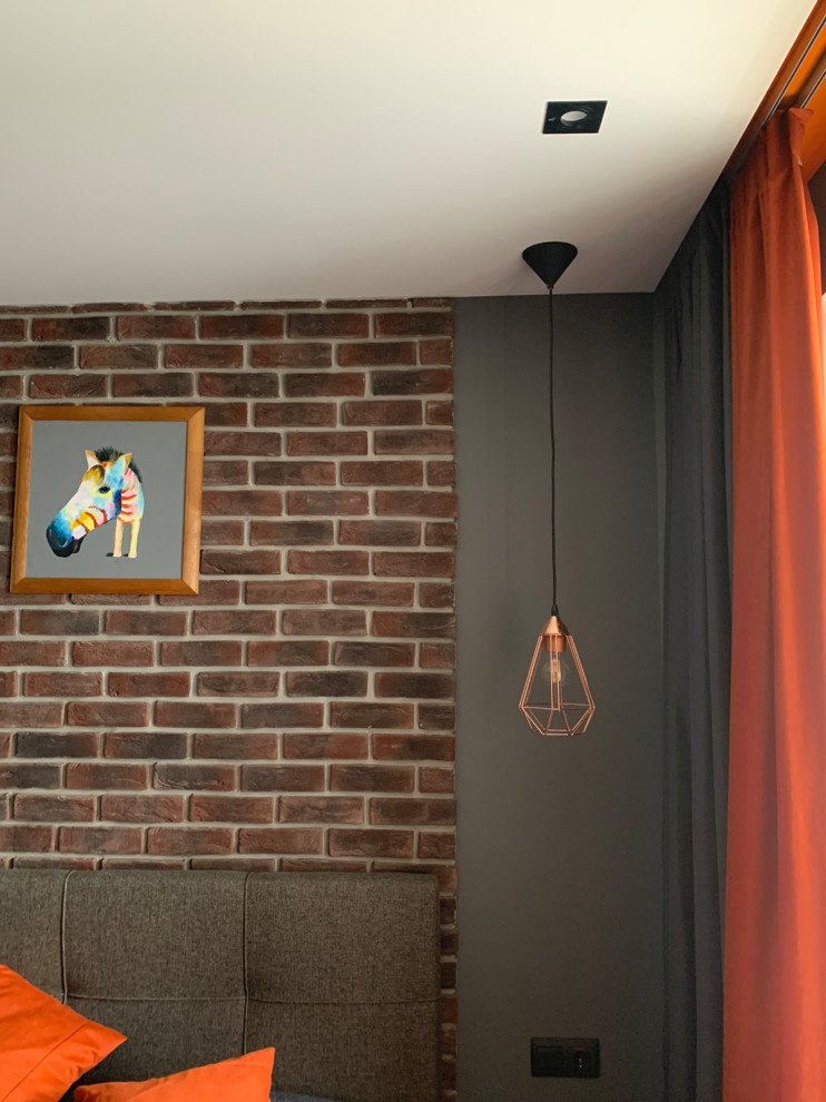 Спальня с яркими акцентами