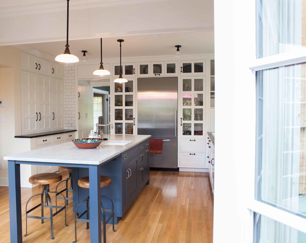 Kitchen - transitional kitchen idea in Seattle