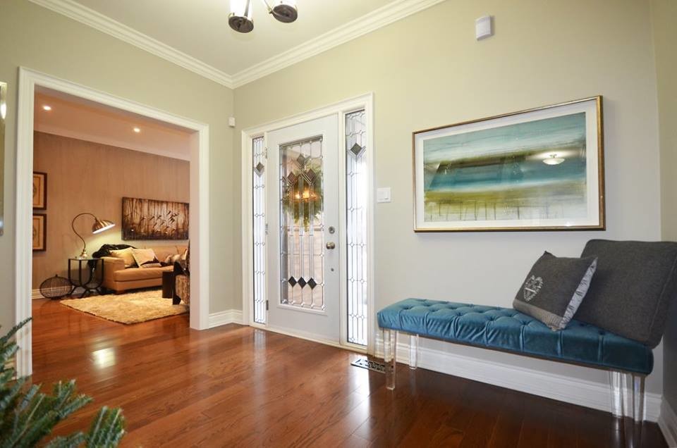 Inspiration for a transitional home design remodel in Toronto