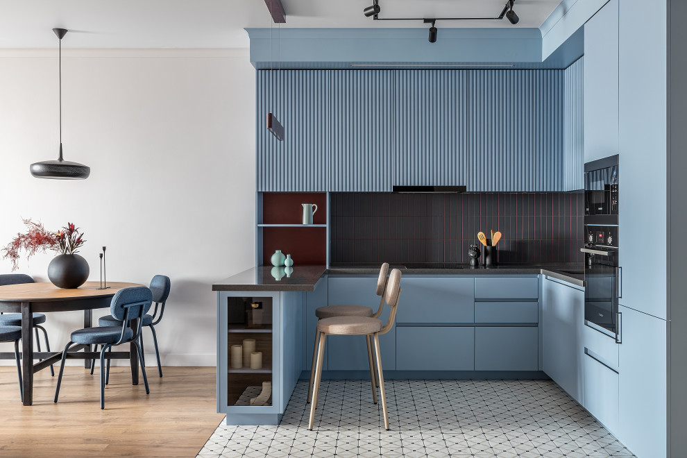 Трехкомнатная квартира с кухней—гостиной