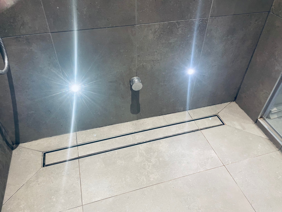Linear shower gulley
