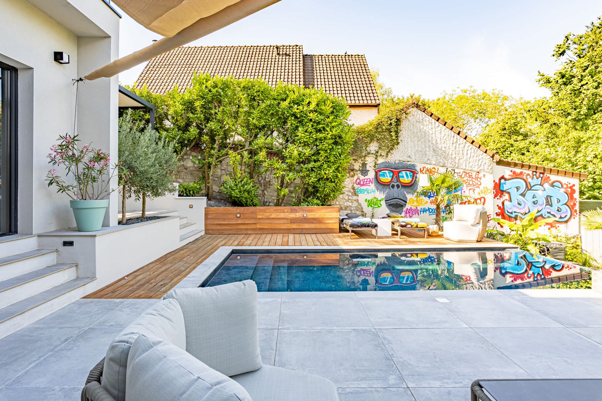 Aménagement paysager complet pour cette maison contemporaine