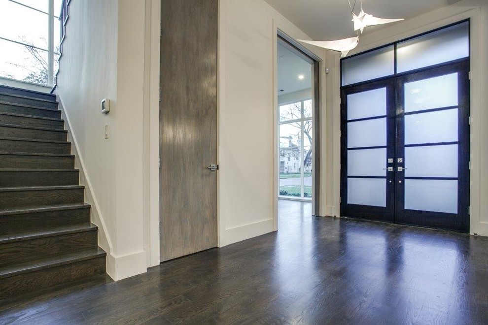 This is an example of a transitional entryway in Dallas.