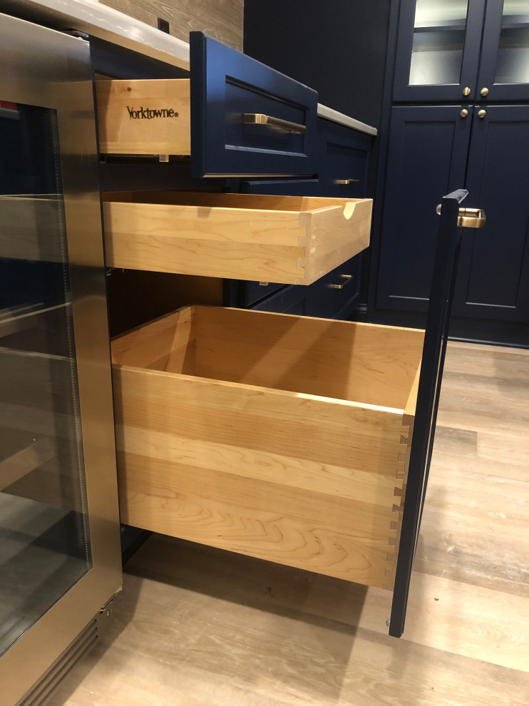 Cabinet with drawer and tiers storage