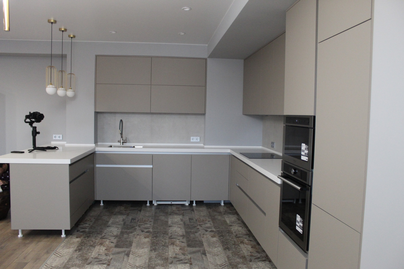 Четырехкомнатная в центре под ключ по дизайн-проекту