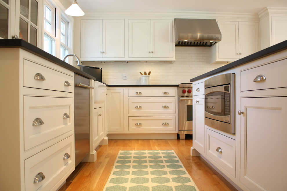 Example of a classic home design design in Boston