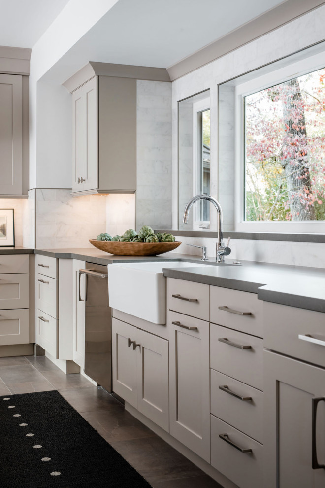 Kitchen - transitional kitchen idea in Sacramento