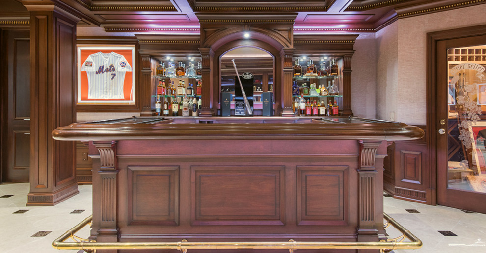 Esempio di una grande taverna contemporanea interrata con angolo bar, pareti beige, pavimento con piastrelle in ceramica, pavimento bianco, soffitto a cassettoni e pareti in legno