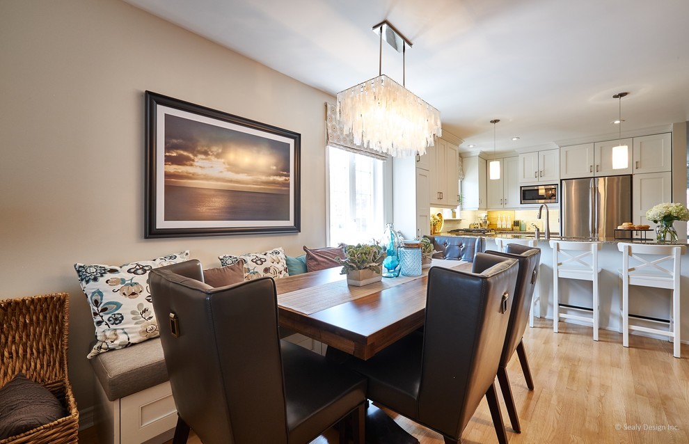 Dining room - transitional dining room idea in Toronto