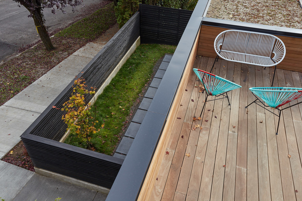 Deck - small modern rooftop deck idea in Portland