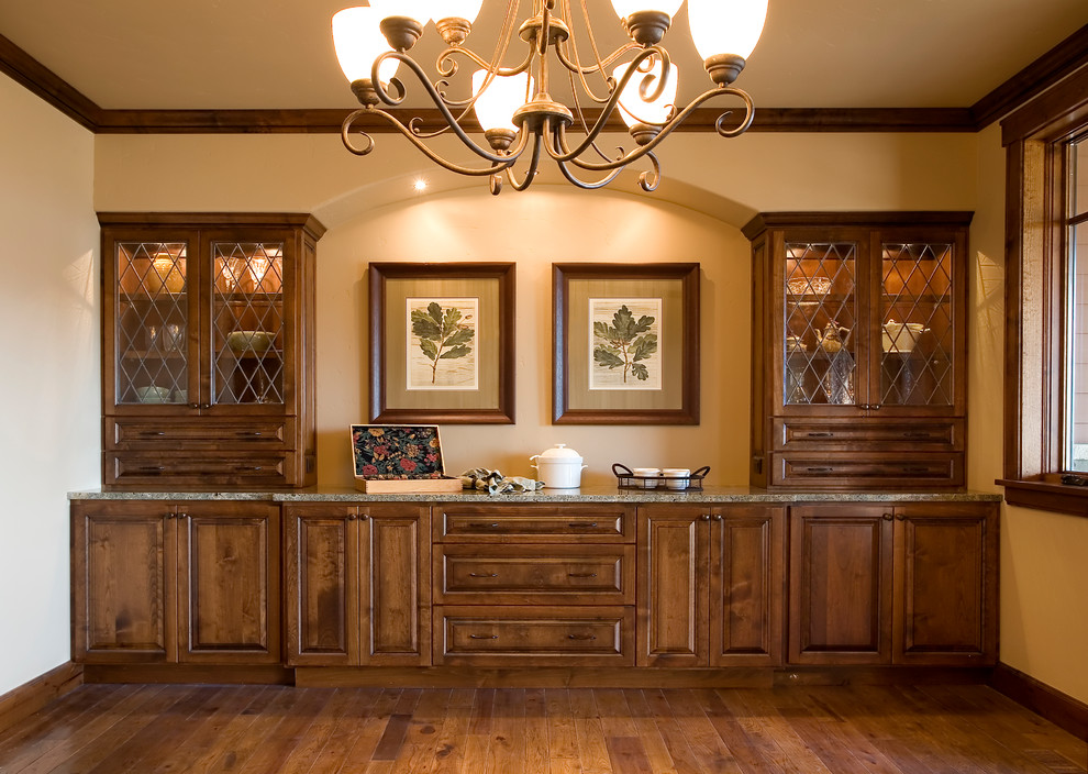 Dining room - rustic dining room idea