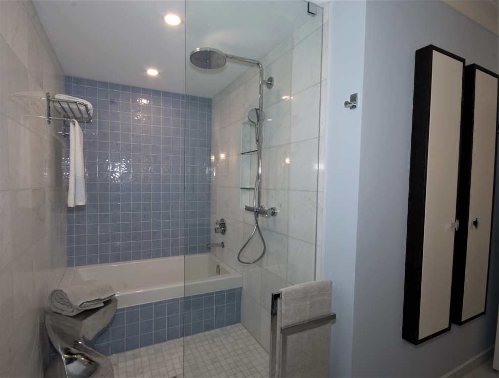 Bathroom - transitional bathroom idea