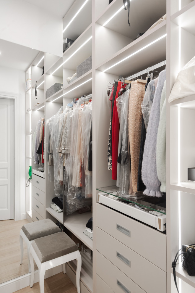 Просторная квартира в серых цветах