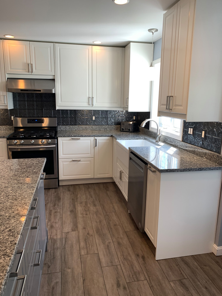 Kitchen - transitional kitchen idea