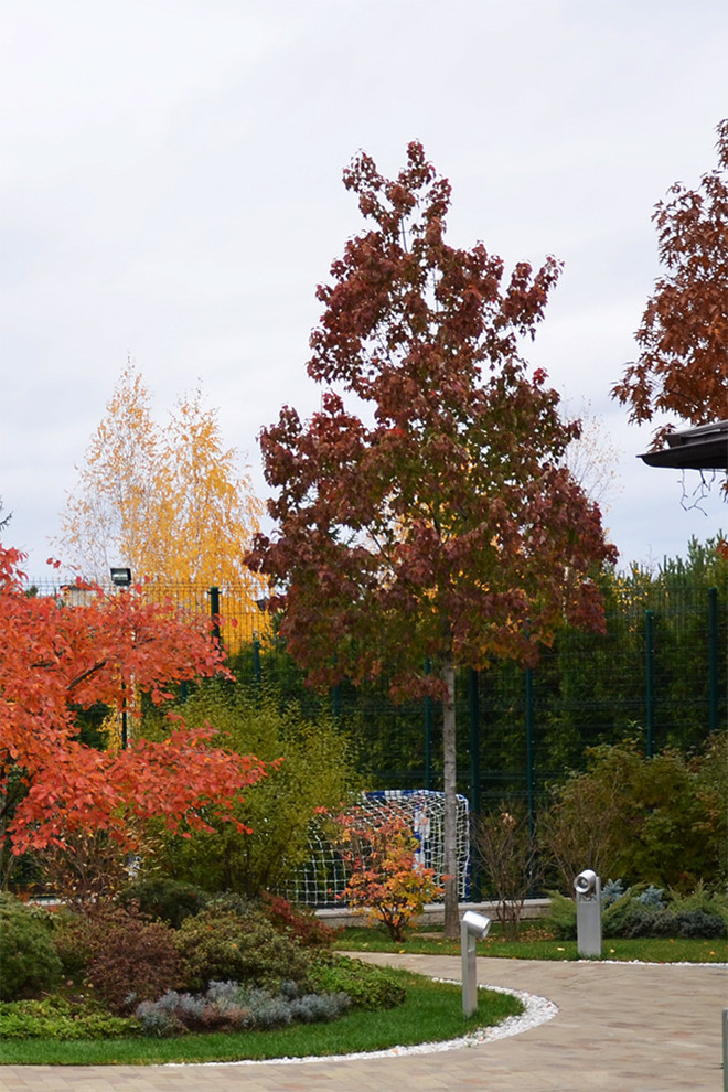 Современный сад в КП "Бенелюкс" вилла 1