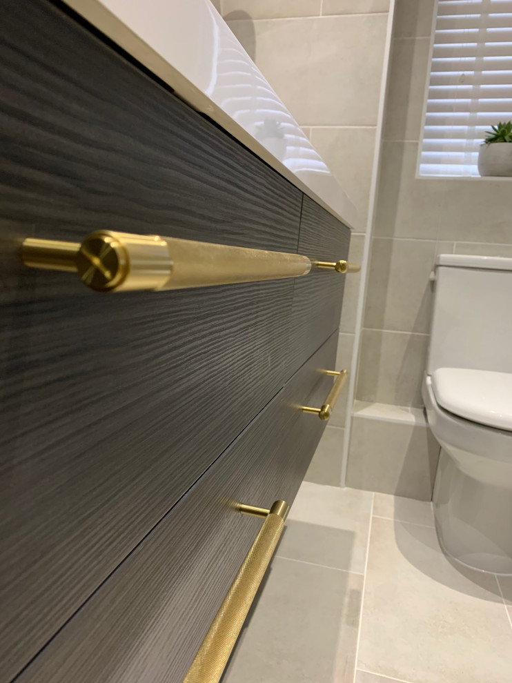 En-suite Bathroom Luton -Brass Hardware