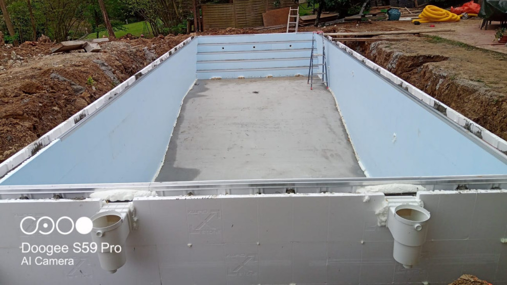 Maisons-Laffitte - Une piscine en béton pour une villa Parisienne