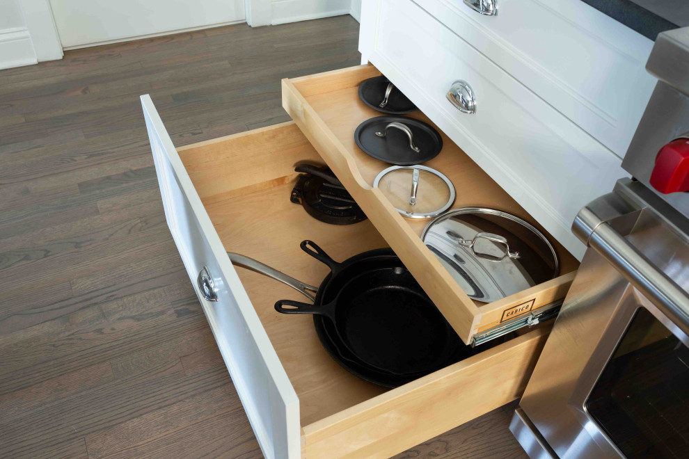 Inspiration for a transitional kitchen remodel in Chicago