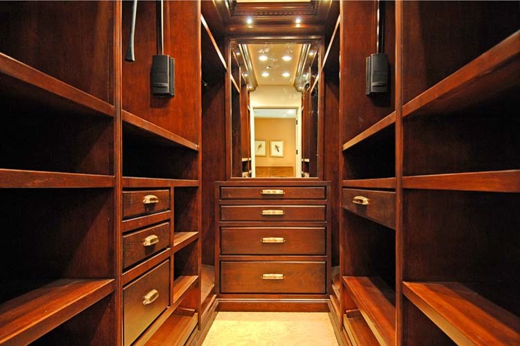 Design ideas for a traditional storage and wardrobe in Auckland.