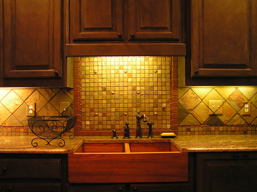 Home design - rustic home design idea in Atlanta