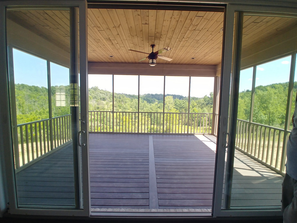 Example of a transitional home design design in Cincinnati