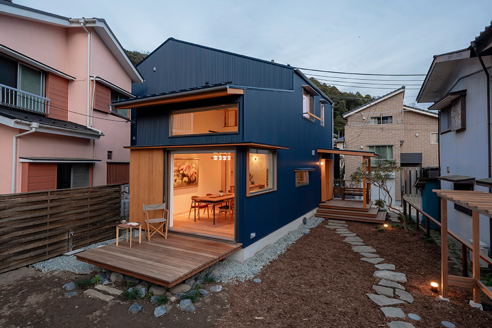 おしゃれな青い家の画像 75選 - 2026 年 5月 | Houzz (ハウズ)