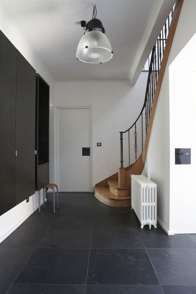 Home design - mid-sized contemporary home design idea in Lille