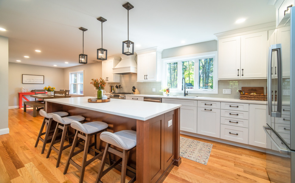 Kitchen - contemporary kitchen idea in Seattle