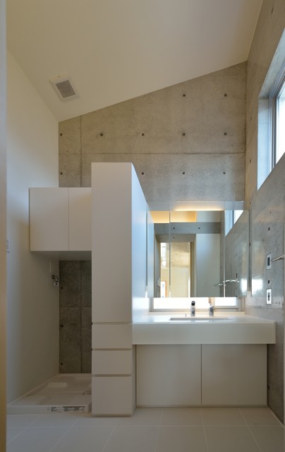 「山科の家」 moderno-bagno-di-servizio