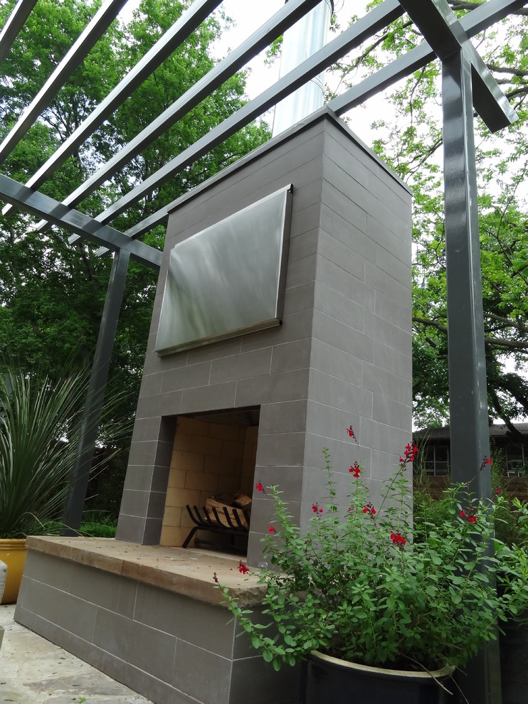 Photo of a contemporary patio in Dallas.