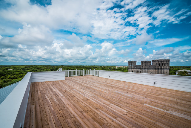 Castlegate beach-style-deck