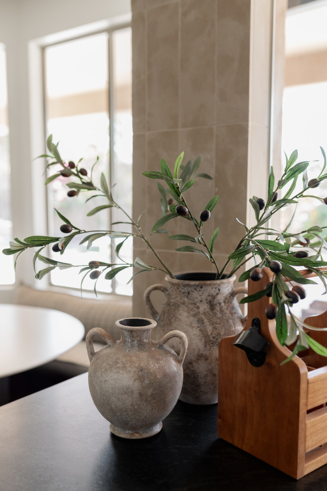 Home design - transitional home design idea in Phoenix