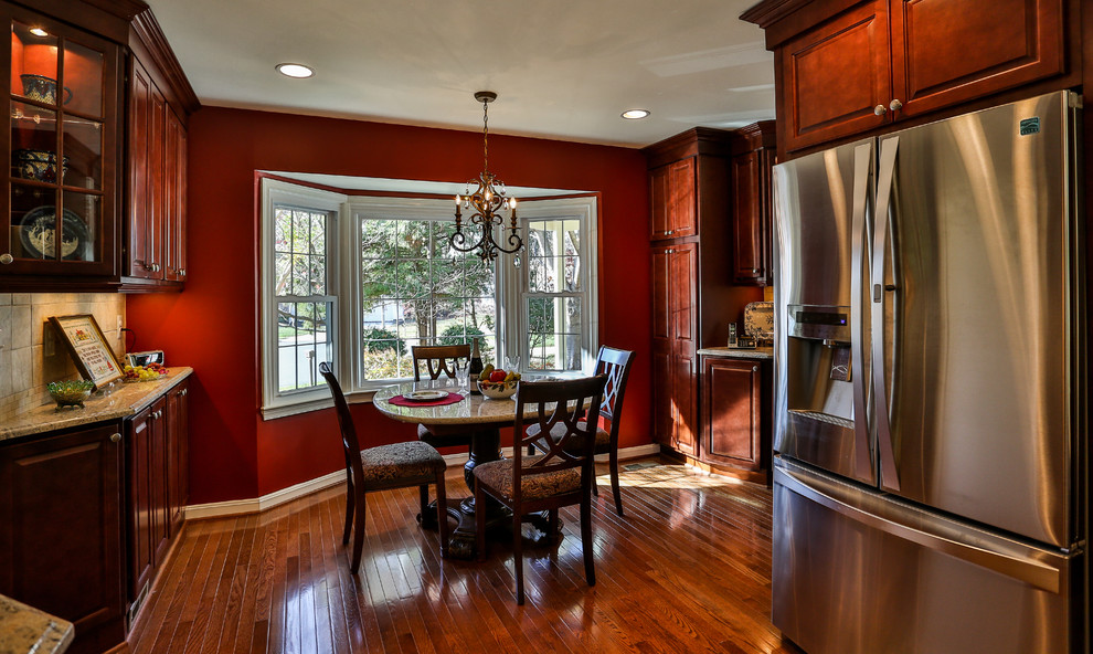 Example of a transitional kitchen design in DC Metro
